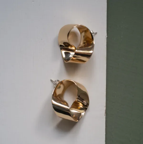 Zoe Morton Roundabout Earrings in Gold